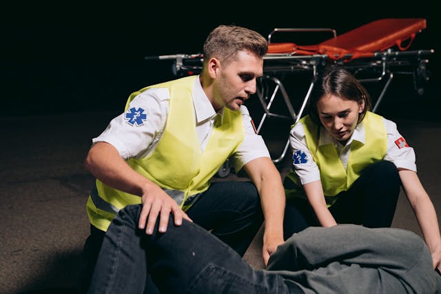 לאן יש לפנות מיד לאחר תאונת עבודה: סקירת אפשרויות